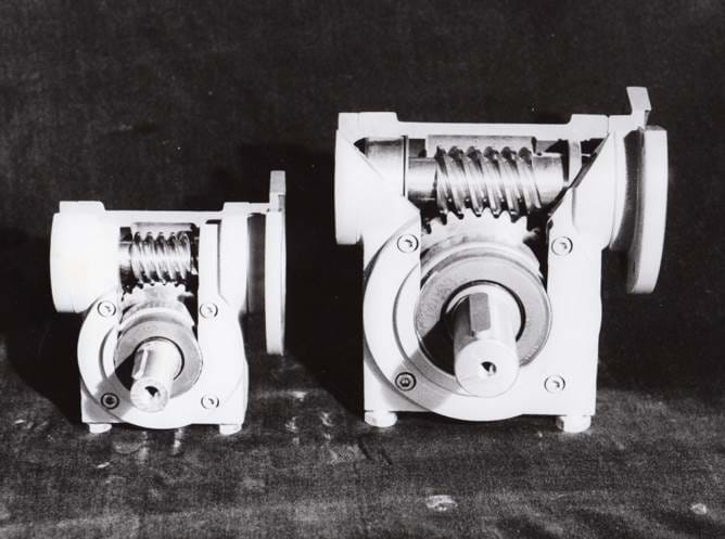 Tværsnit af snekkegear. Sort/hvid foto fra starten af BJ-gears historie