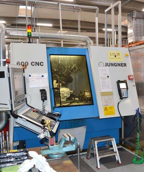 CNC slibemaskine på BJ-Gear fabrikken 